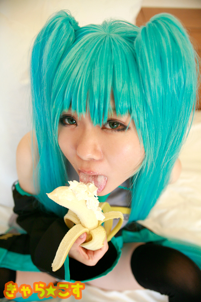 V ○ caloid2 Đầu tiên ○ Miku (cosplayer mayu)