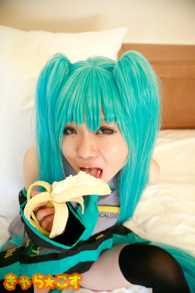 V ○ caloid2 Đầu tiên ○ Miku (cosplayer mayu)
