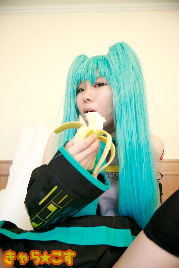 V ○ caloid2 Đầu tiên ○ Miku (cosplayer mayu)