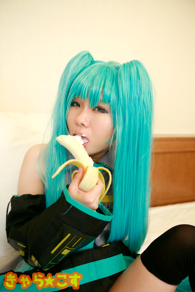 V ○ caloid2 Đầu tiên ○ Miku (cosplayer mayu)