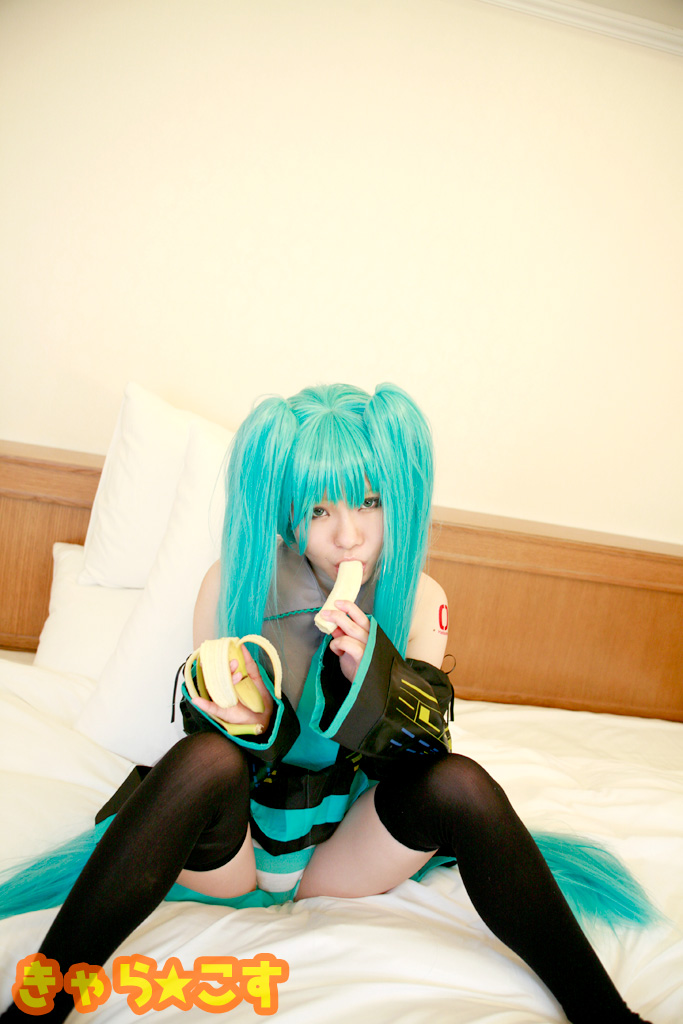 V ○ caloid2 Đầu tiên ○ Miku (cosplayer mayu)