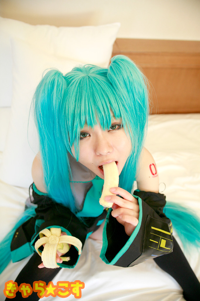 V ○ caloid2 Đầu tiên ○ Miku (cosplayer mayu)