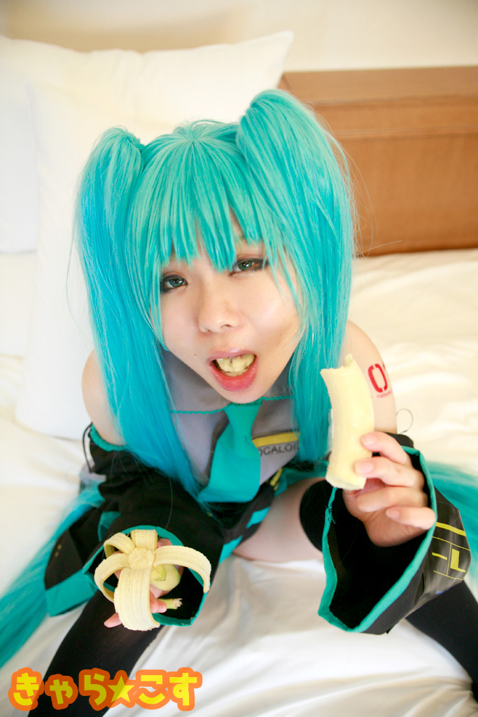 V ○ caloid2 Đầu tiên ○ Miku (cosplayer mayu)