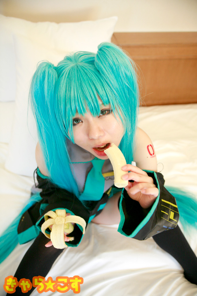 V ○ caloid2 Đầu tiên ○ Miku (cosplayer mayu)