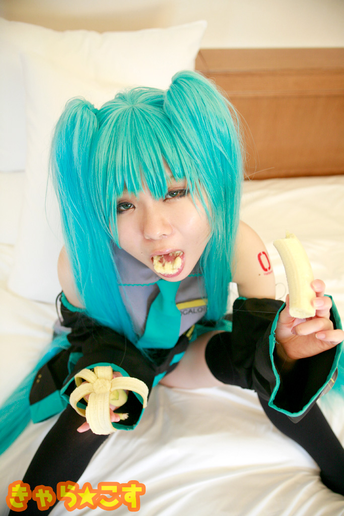V ○ caloid2 Đầu tiên ○ Miku (cosplayer mayu)