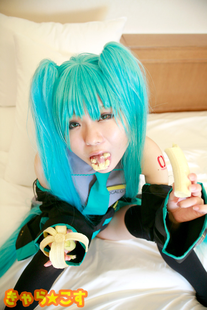 V ○ caloid2 Đầu tiên ○ Miku (cosplayer mayu)