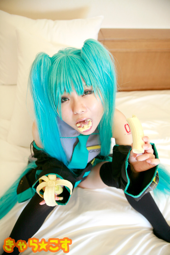 V ○ caloid2 Đầu tiên ○ Miku (cosplayer mayu)
