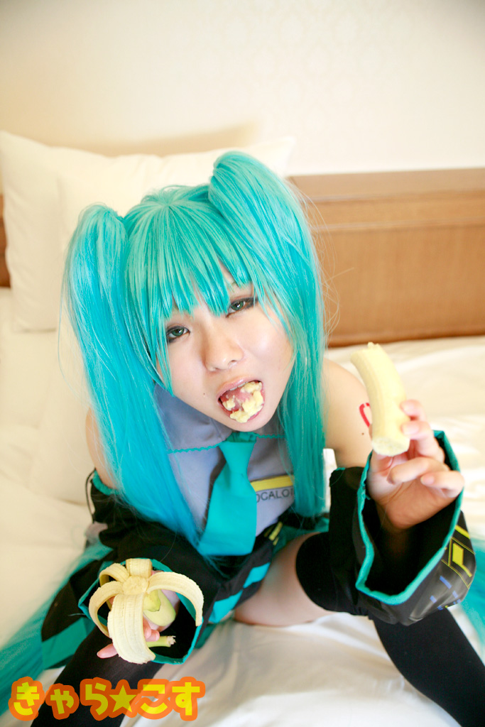 V ○ caloid2 Đầu tiên ○ Miku (cosplayer mayu)