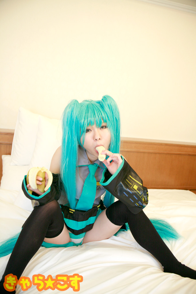 V ○ caloid2 Đầu tiên ○ Miku (cosplayer mayu)