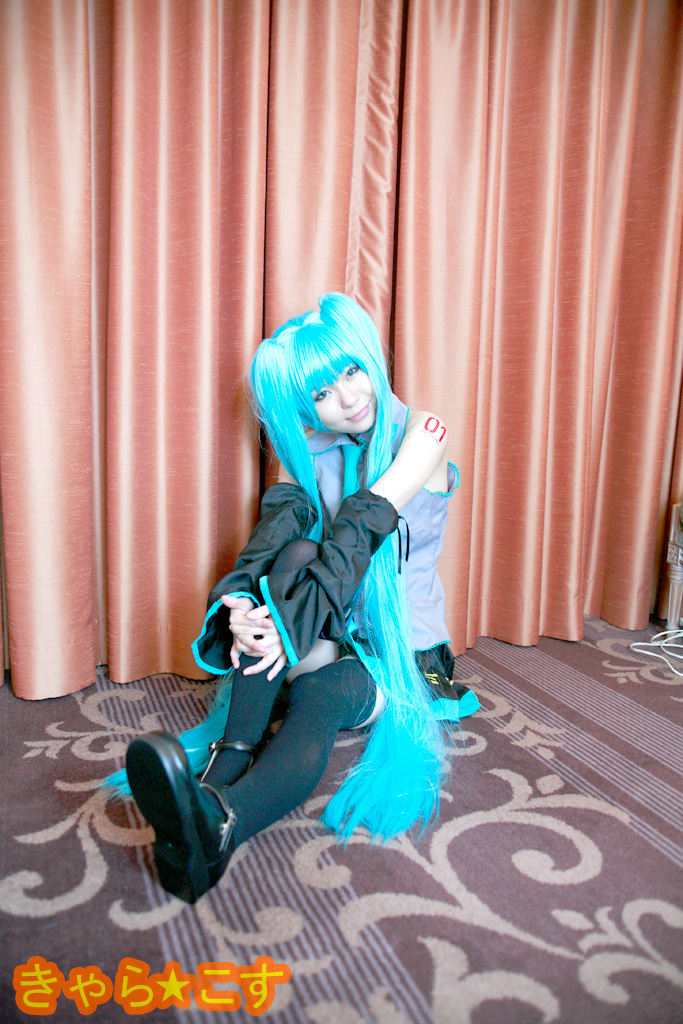 V ○ caloid2 Đầu tiên ○ Miku (cosplayer mayu)