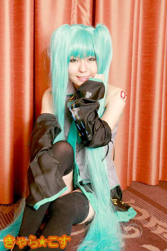 V ○ caloid2 Đầu tiên ○ Miku (cosplayer mayu)
