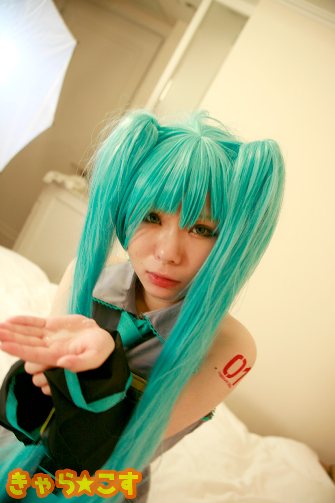 V ○ caloid2 Đầu tiên ○ Miku (cosplayer mayu)