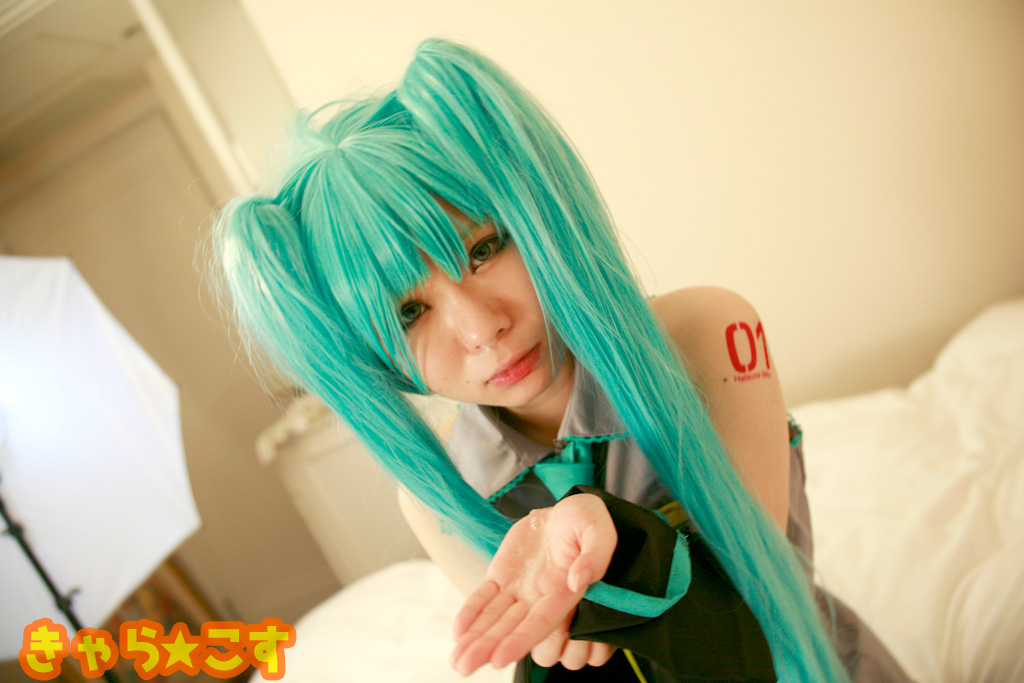 V ○ caloid2 Đầu tiên ○ Miku (cosplayer mayu)