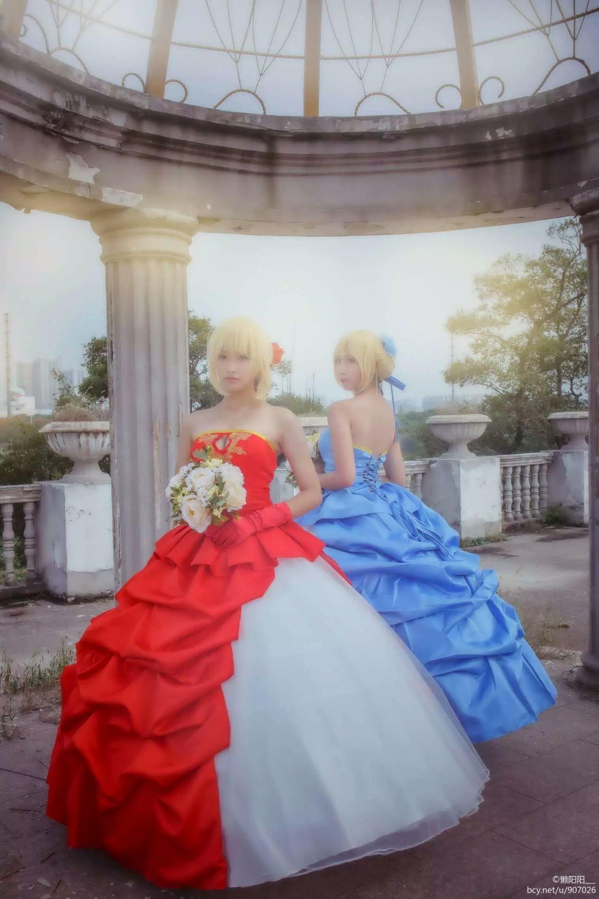 "Tình yêu của King" kỷ niệm 10 năm của tháng của Saber Red và Blue King Dress c o s p l a y [biên tập viên]