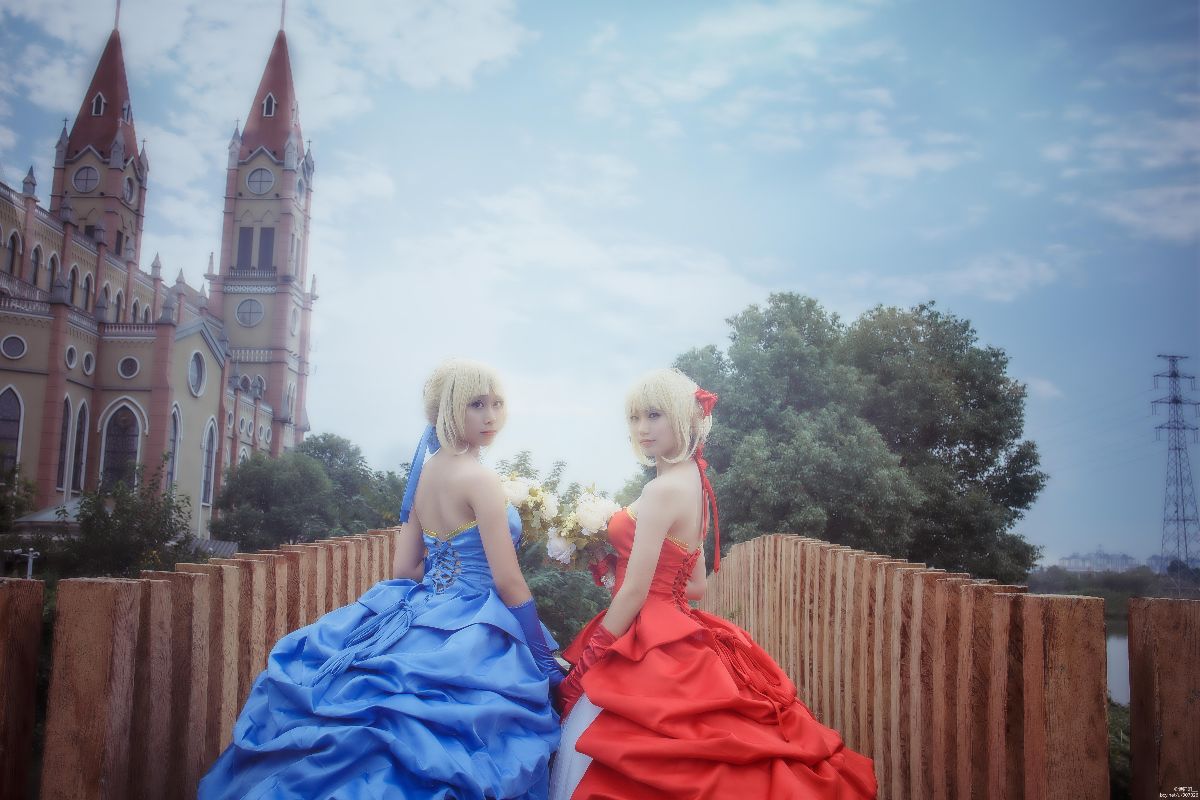 "Tình yêu của King" kỷ niệm 10 năm của tháng của Saber Red và Blue King Dress c o s p l a y [biên tập viên]