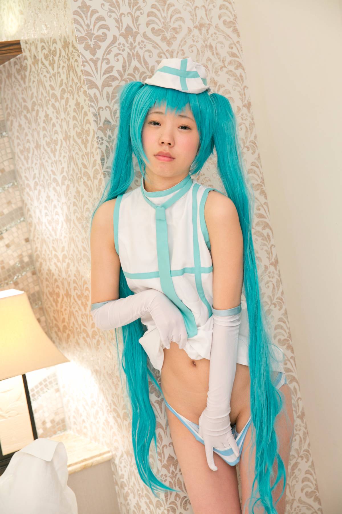 Phát hành khỏa thân phát hành cosplay bắn 18 tuổi