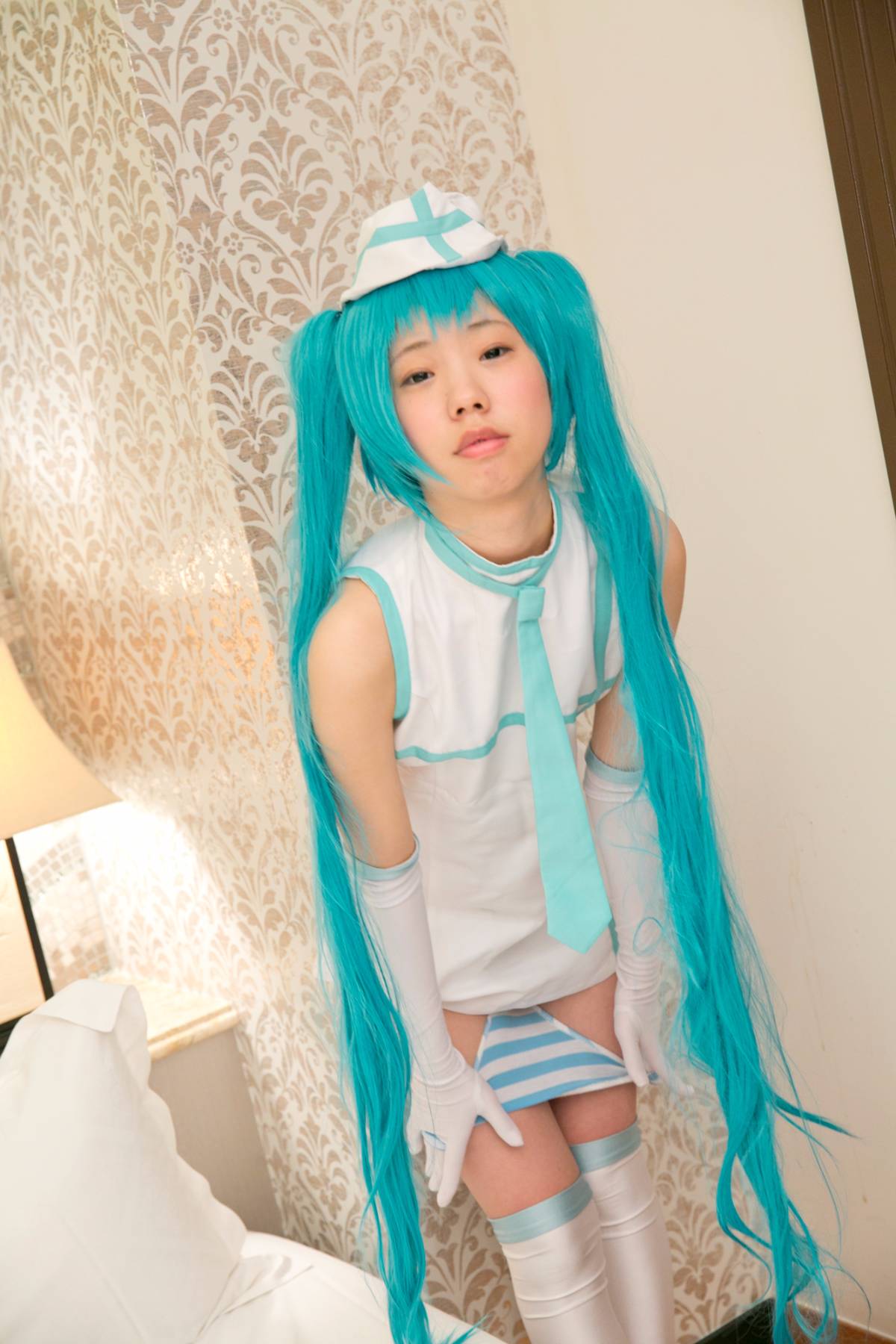 Phát hành khỏa thân phát hành cosplay bắn 18 tuổi