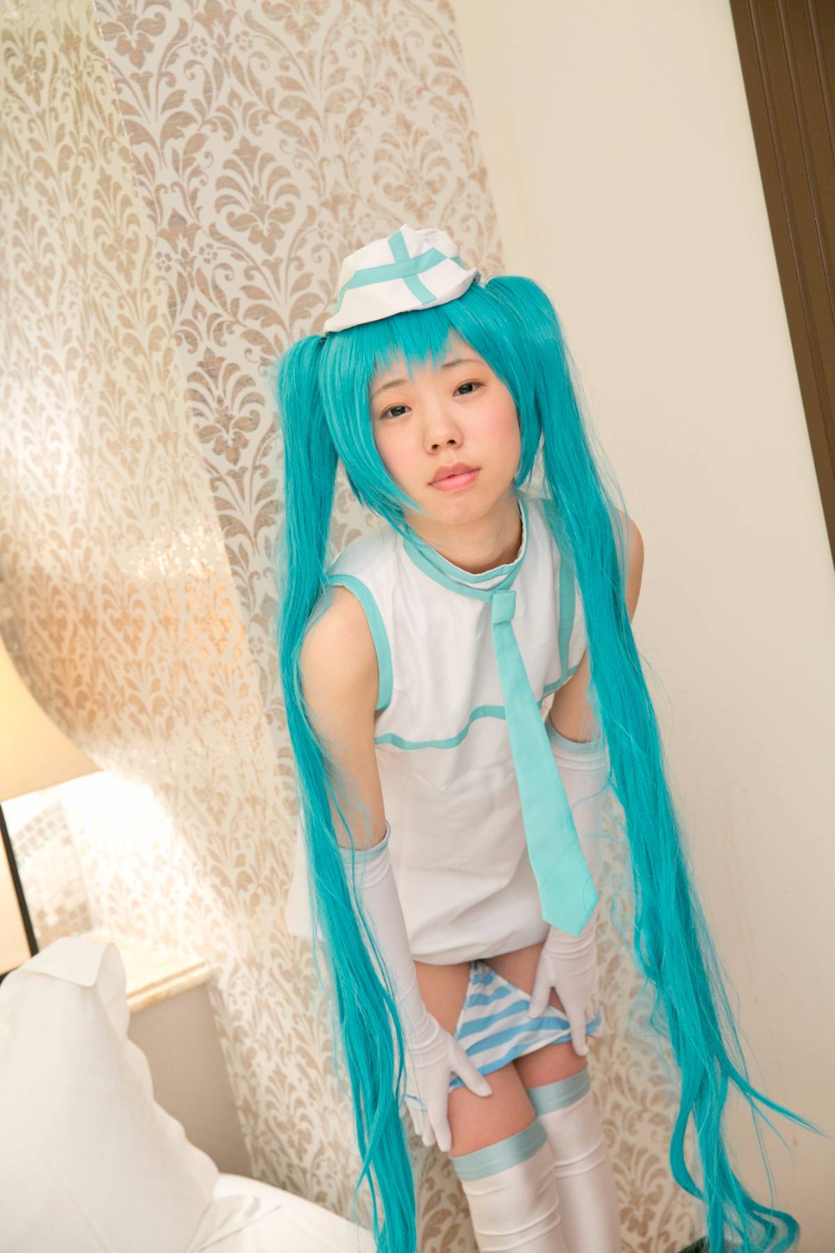 Phát hành khỏa thân phát hành cosplay bắn 18 tuổi