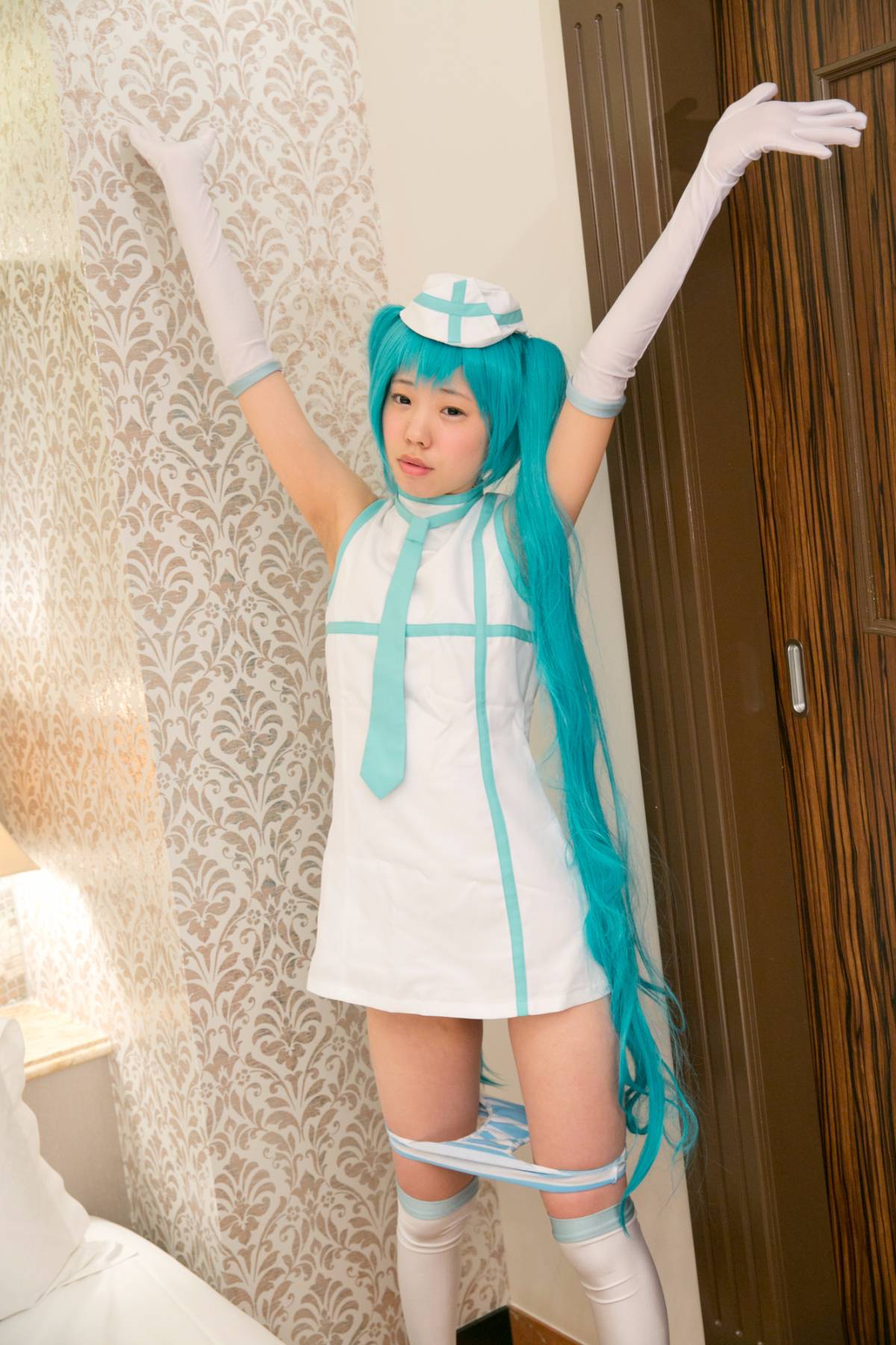 Phát hành khỏa thân phát hành cosplay bắn 18 tuổi