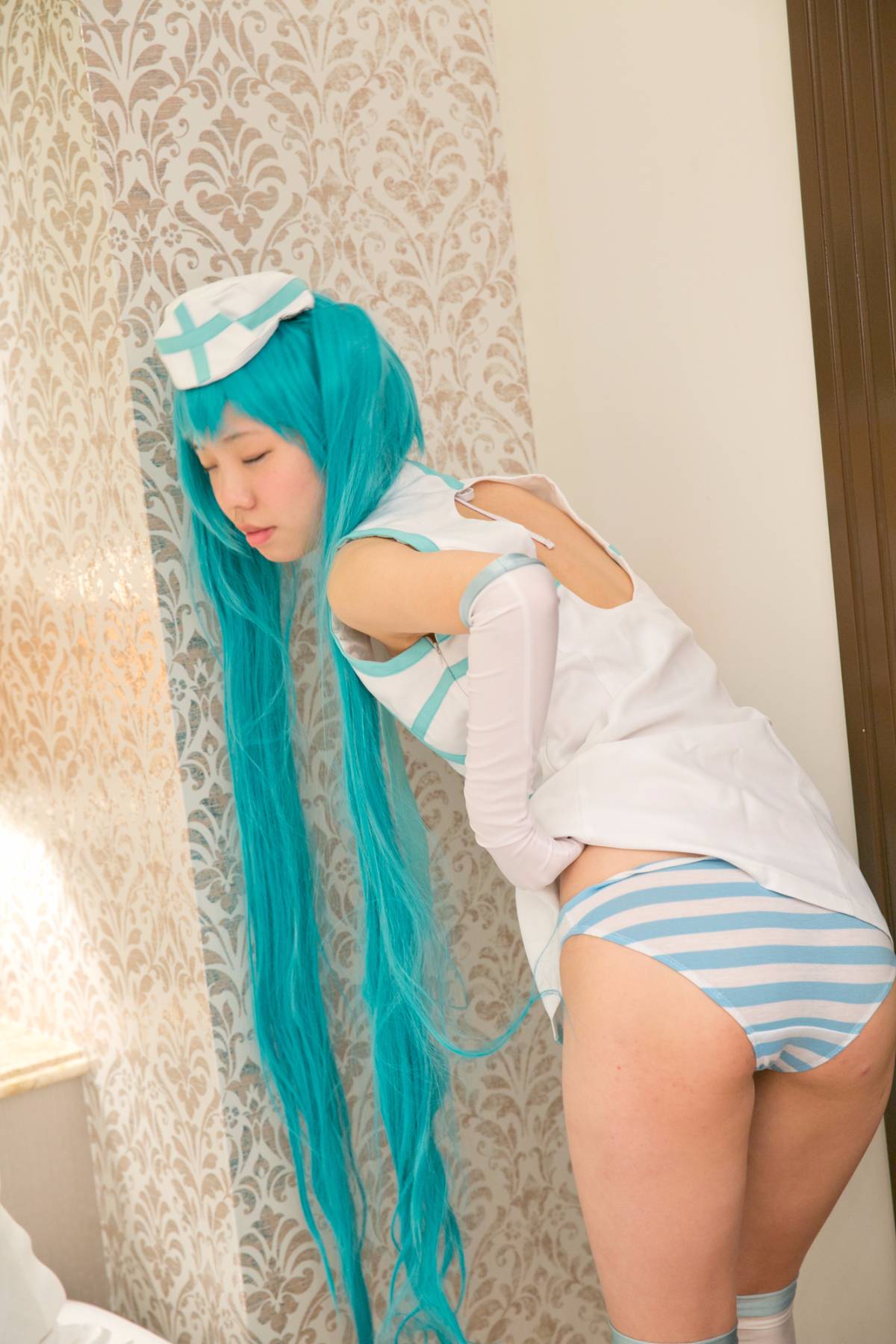 Phát hành khỏa thân phát hành cosplay bắn 18 tuổi