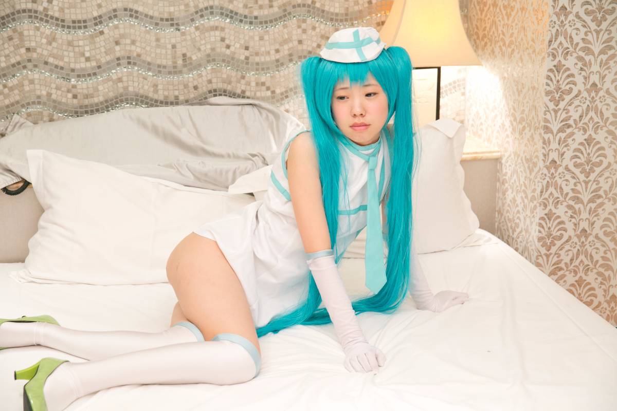 Phát hành khỏa thân phát hành cosplay bắn 18 tuổi