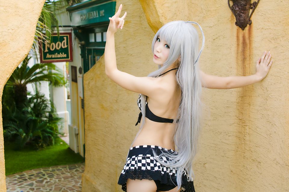 Nyaruko-san rom trên