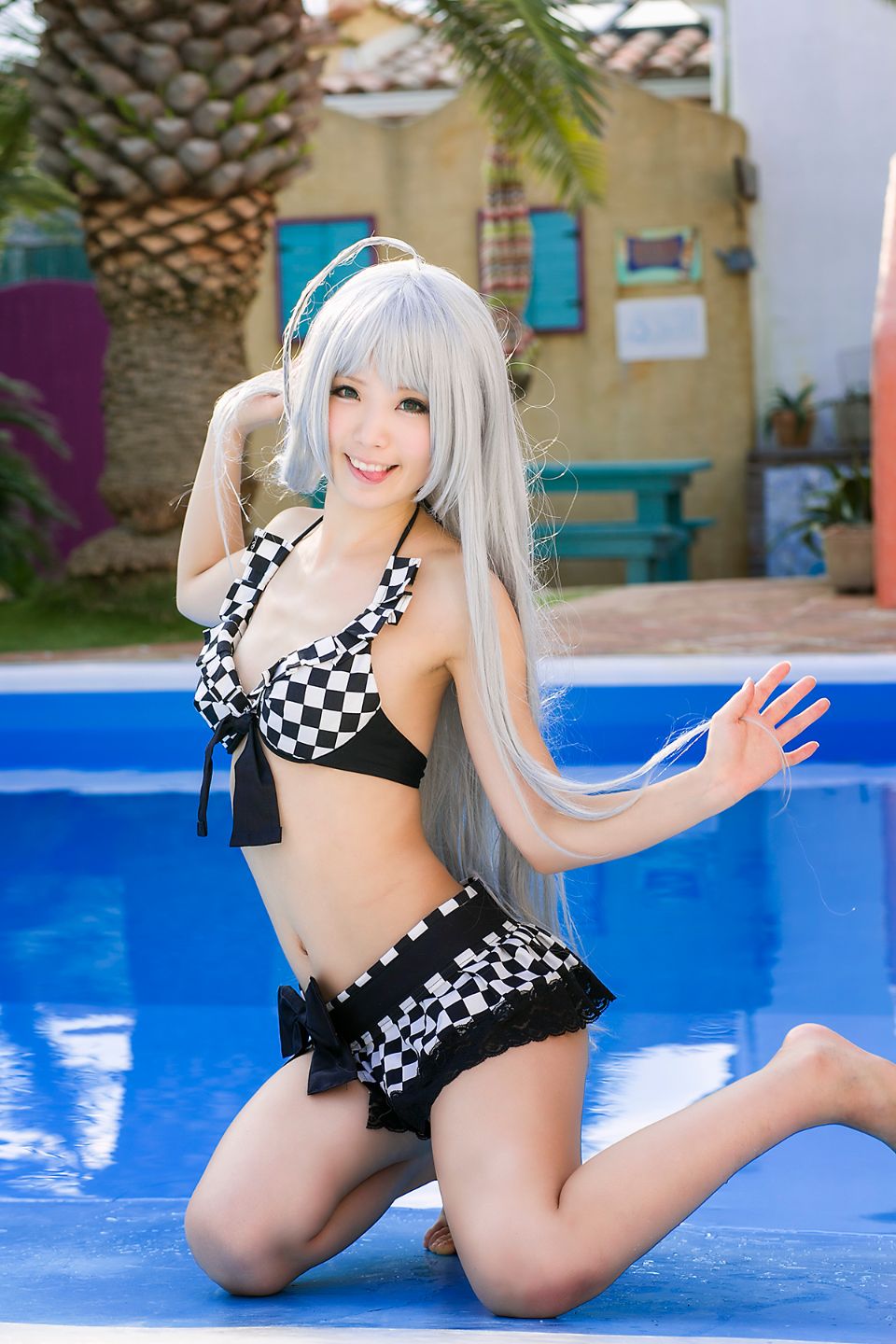 Nyaruko-san rom trên