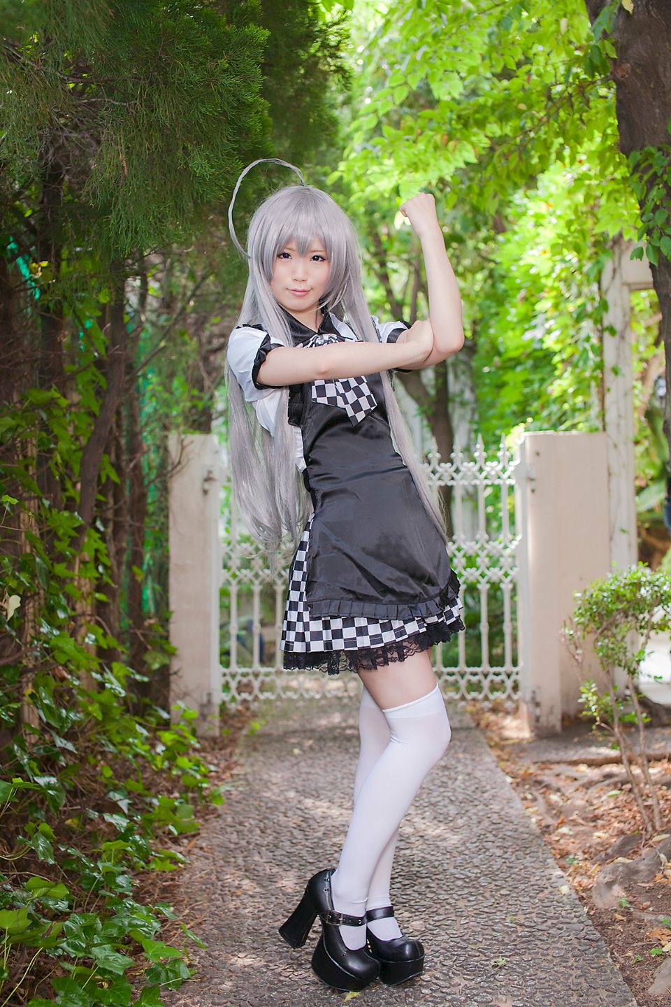 Nyaruko-san rom trên