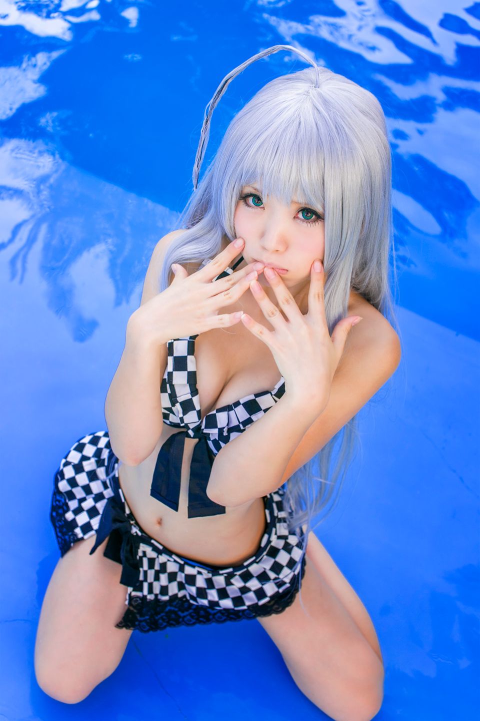 Nyaruko-san rom trên