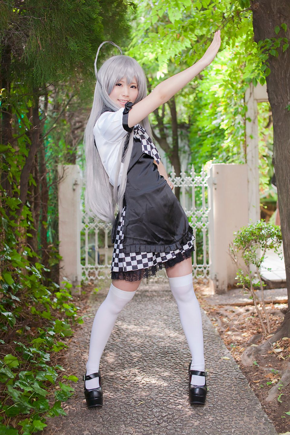 Nyaruko-san rom trên