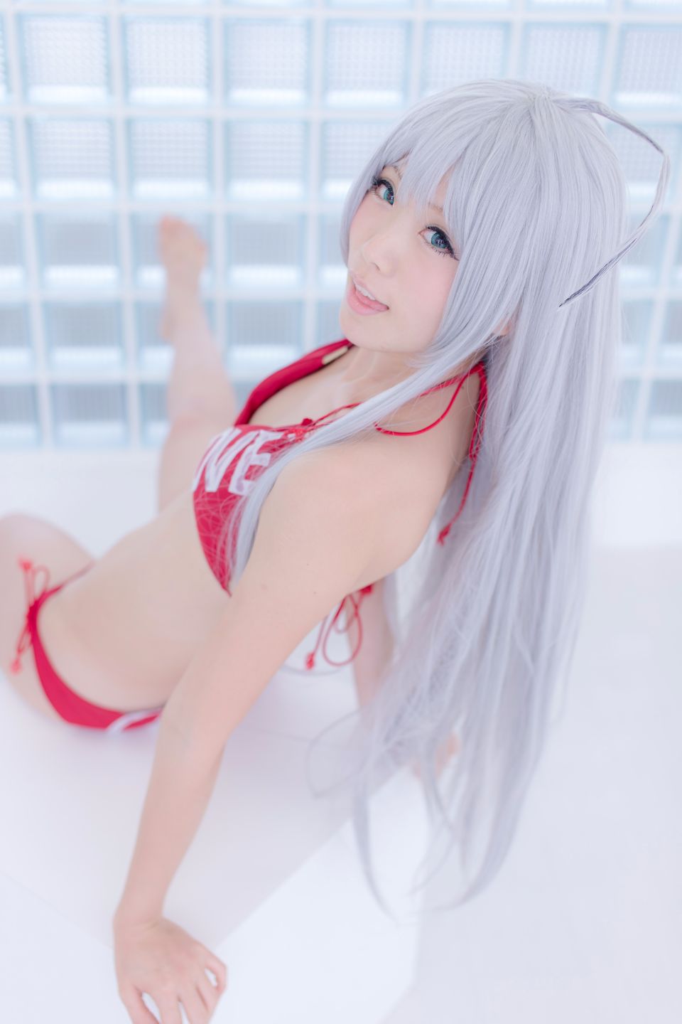 Nyaruko-san rom trên