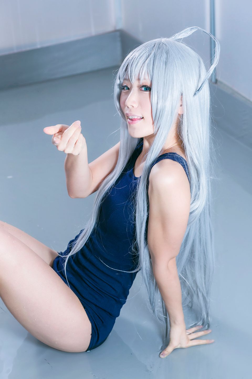 Nyaruko-san rom trên