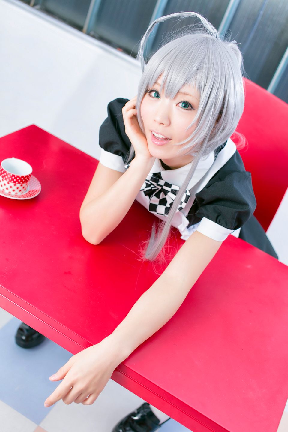 Nyaruko-san rom trên