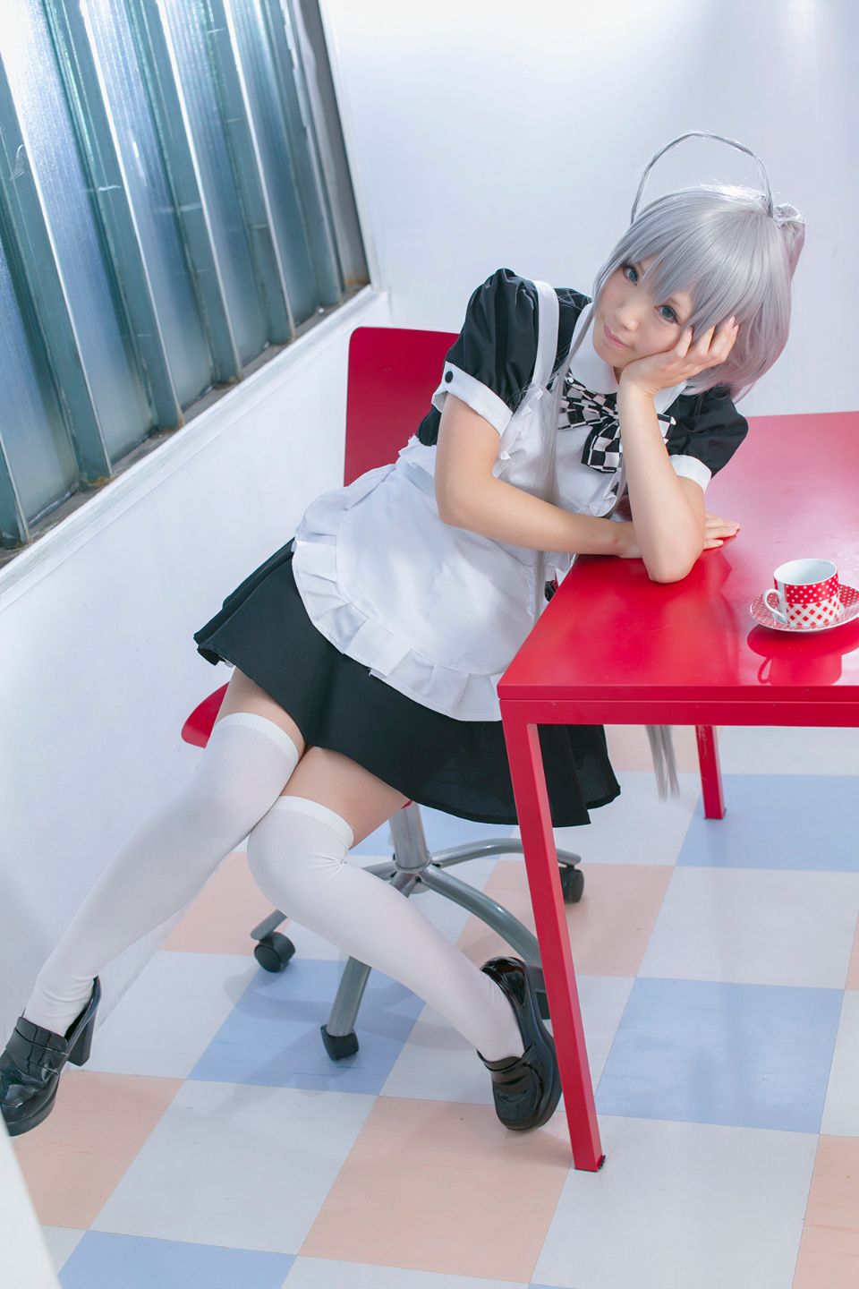 Nyaruko-san rom trên