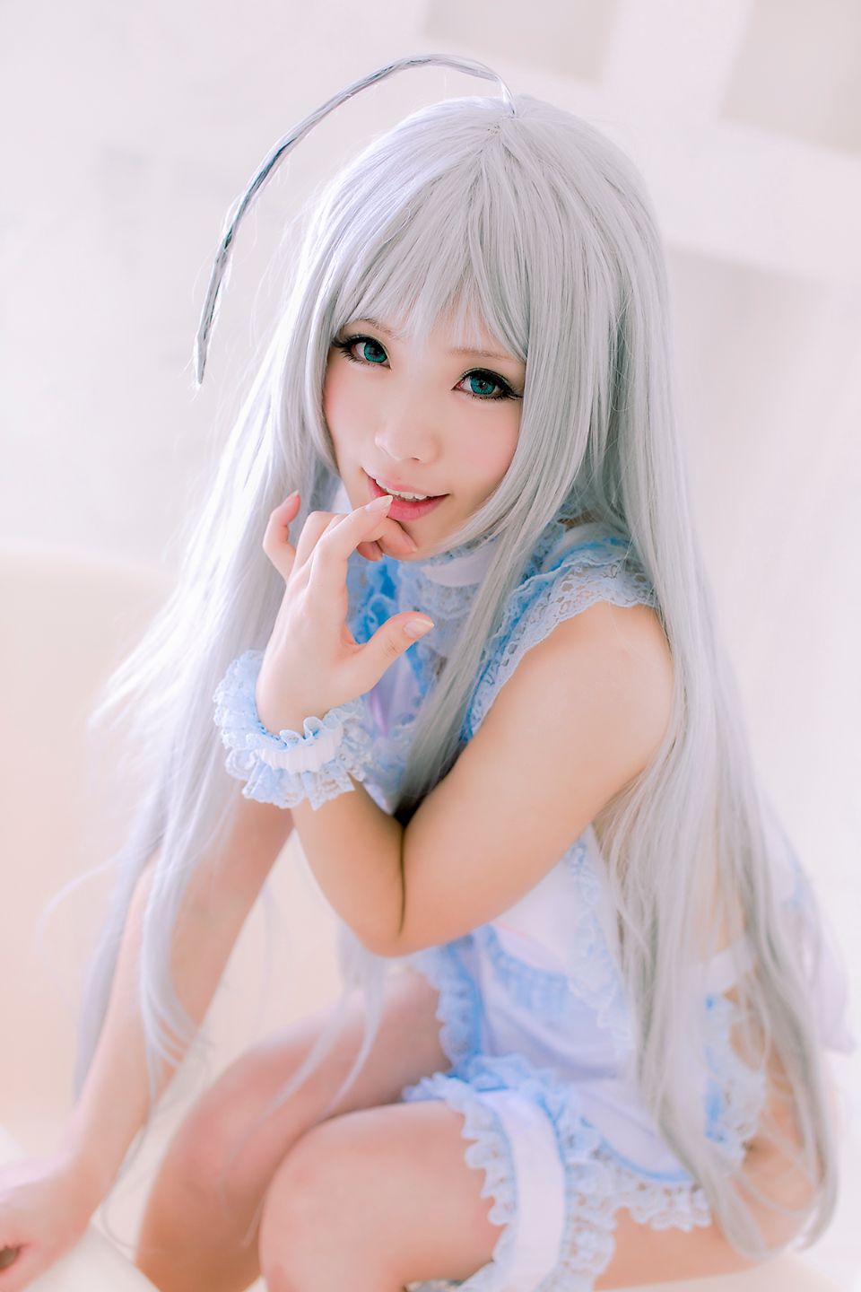 Nyaruko-san rom trên