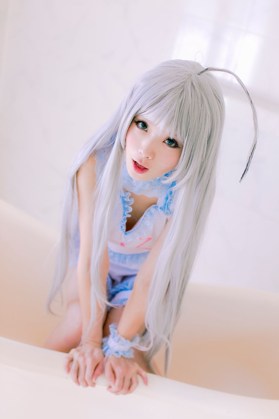 Nyaruko-san rom trên