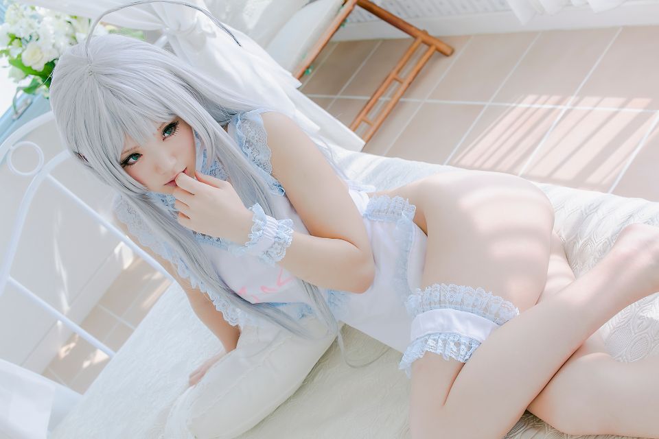 Nyaruko-san rom trên