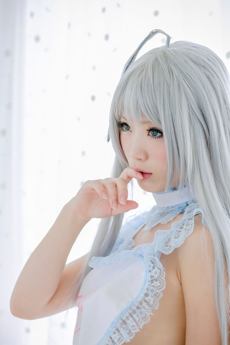 Nyaruko-san rom trên