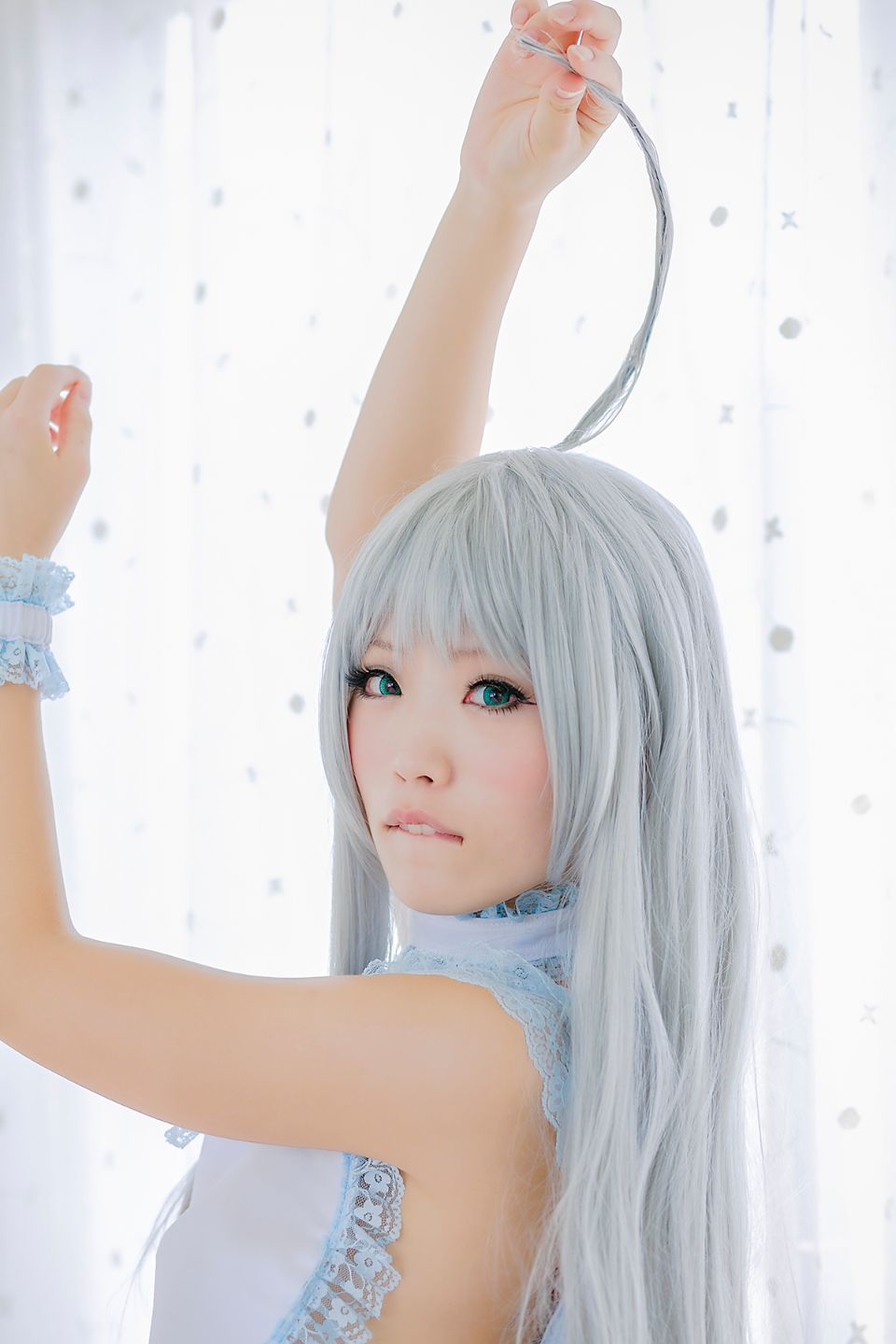 Nyaruko-san rom trên