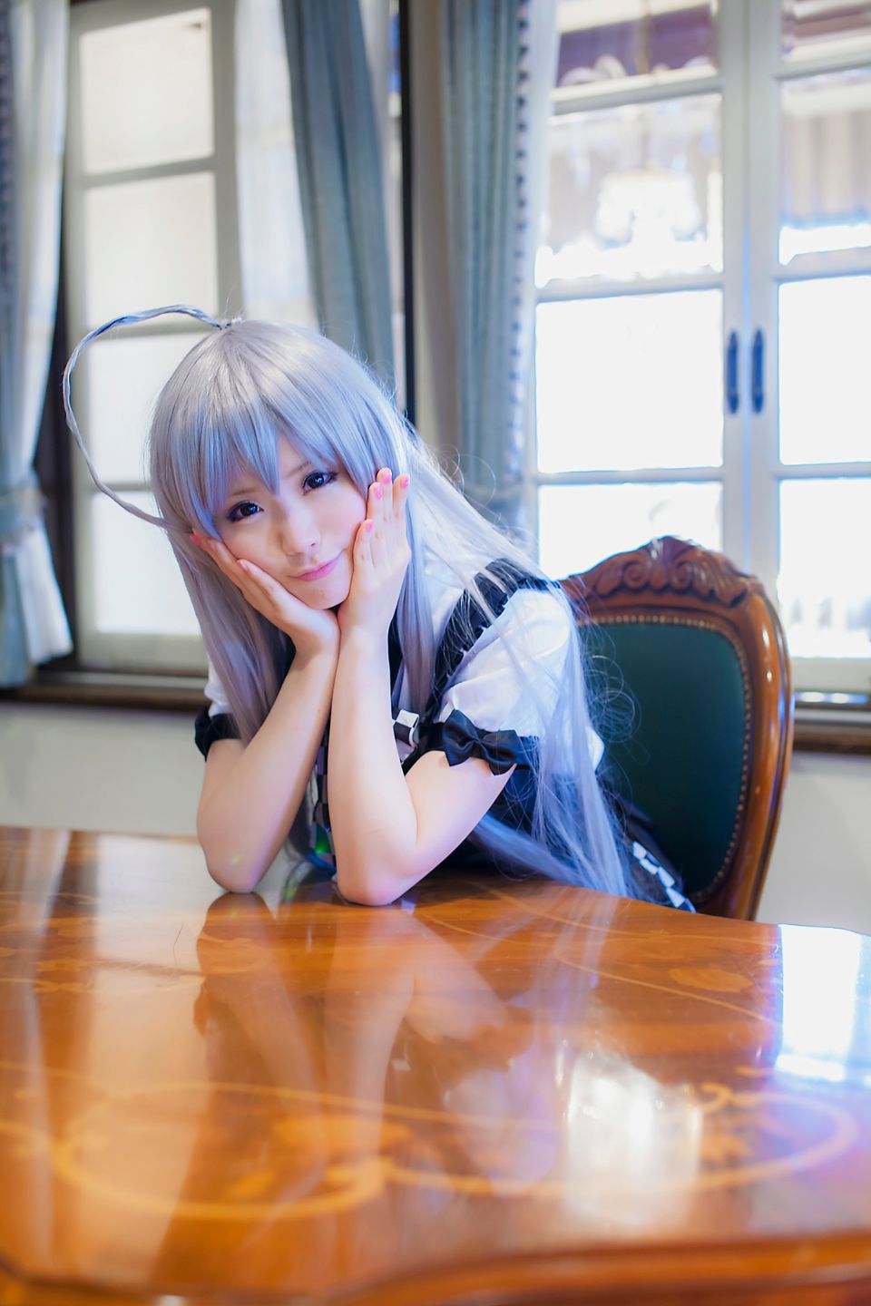 Nyaruko-san rom trên