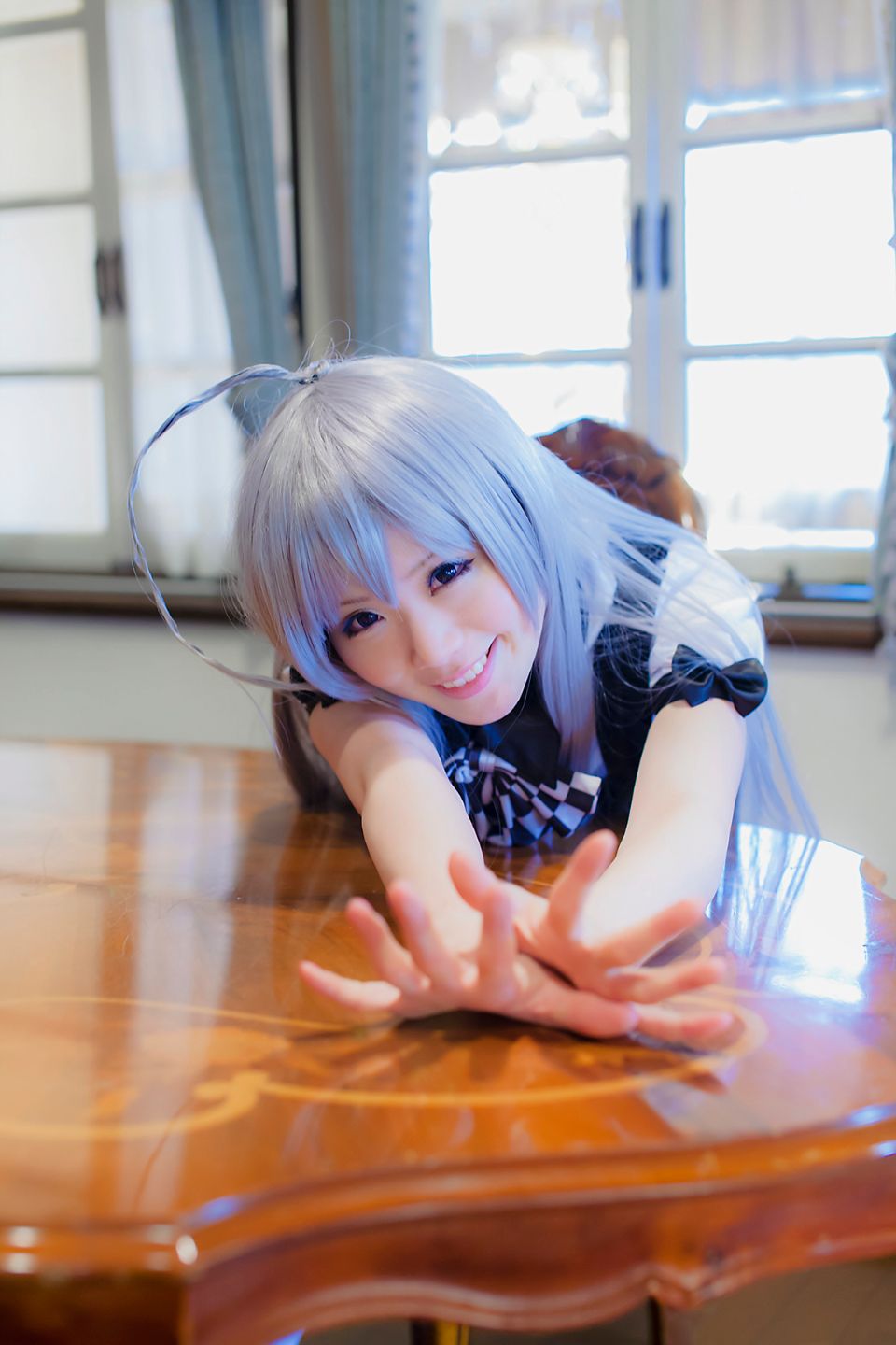 Nyaruko-san rom trên