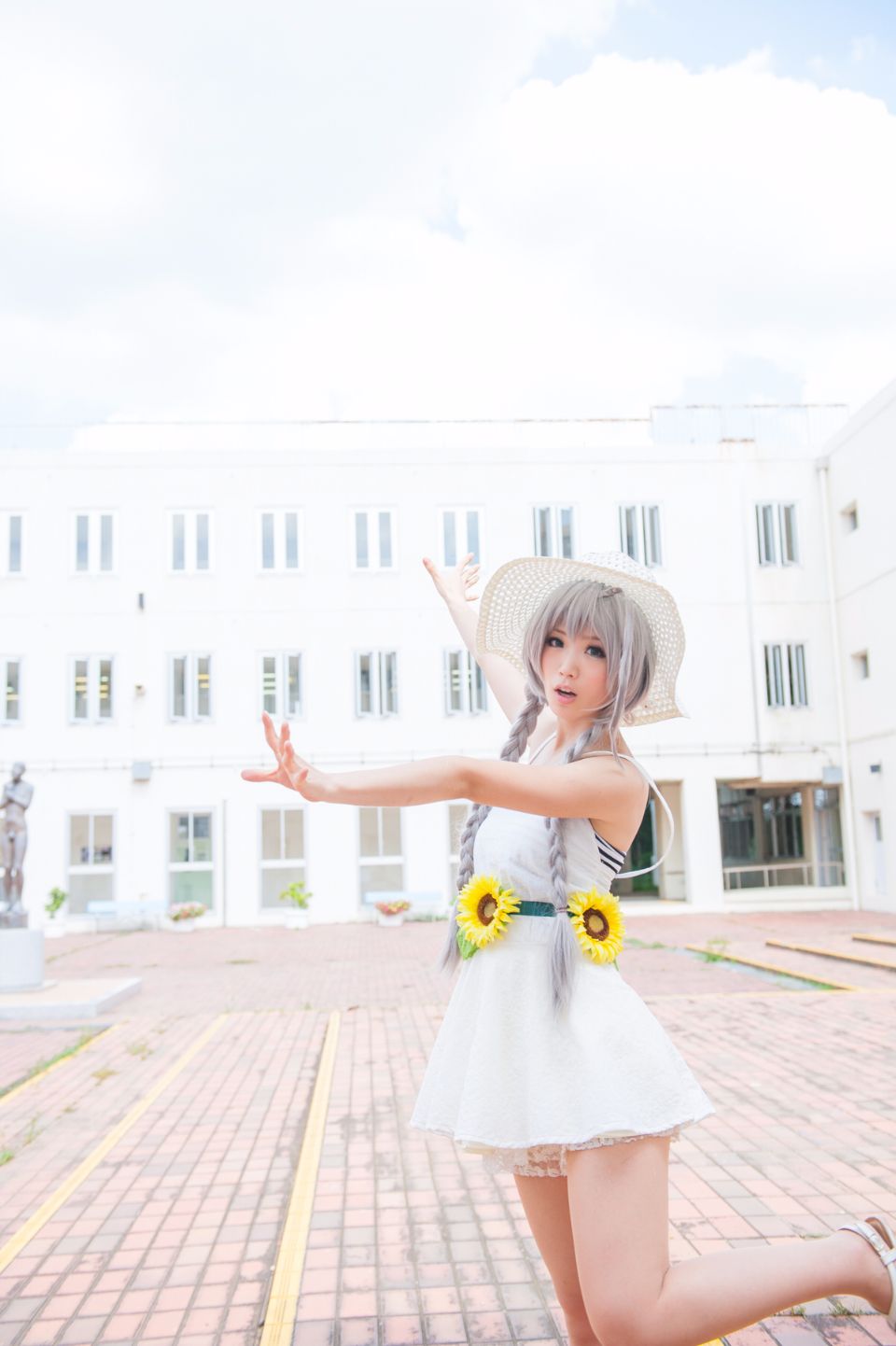 Nyaruko-san rom trên