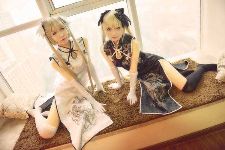 Số phận trống rỗng - Giới tính mật ong của cô gái mặc đồ đen trắng