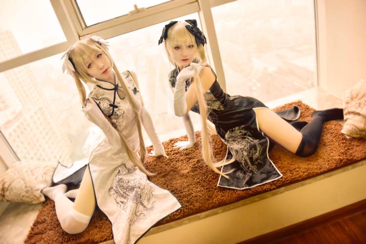 Số phận trống rỗng - Giới tính mật ong của cô gái mặc đồ đen trắng