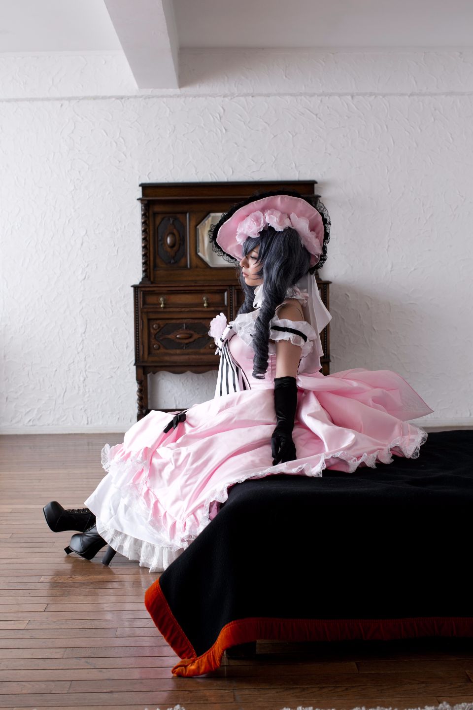 Bộ sưu tập cosplay có cánh đen Deacon