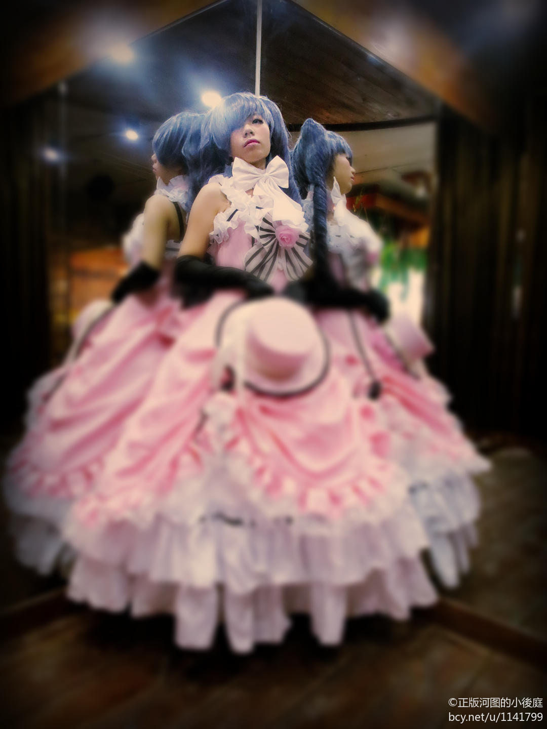 Bộ sưu tập cosplay có cánh đen Deacon