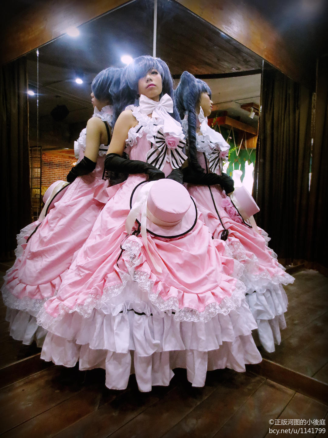 Bộ sưu tập cosplay có cánh đen Deacon