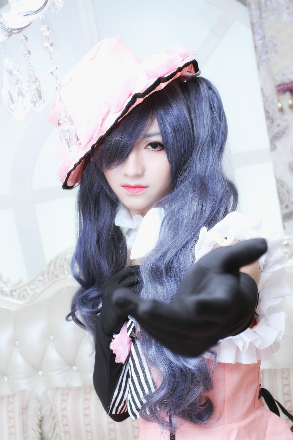 Bộ sưu tập cosplay có cánh đen Deacon