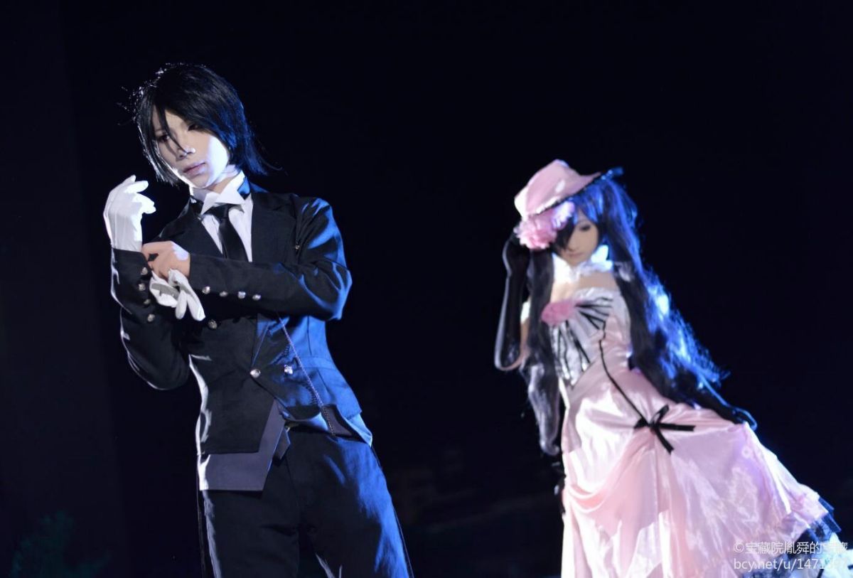 Bộ sưu tập cosplay có cánh đen Deacon