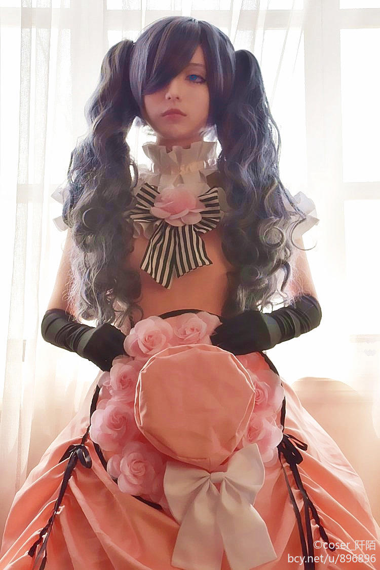 Bộ sưu tập cosplay có cánh đen Deacon